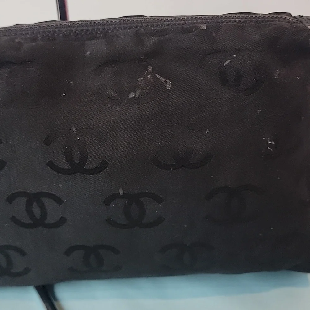 Chanel CC Logo Zip Closure Makeup Bag - Picture 4 of 16
